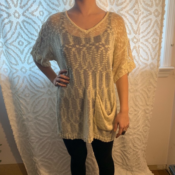 POL Tops - ‼️3 for $15 NWT Beige woven top